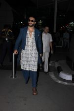 Ranveer Singh snapped at airport on 28th Nov 2015